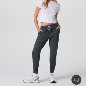NWT Vuori Performance Jogger in sawyer heather sz M
